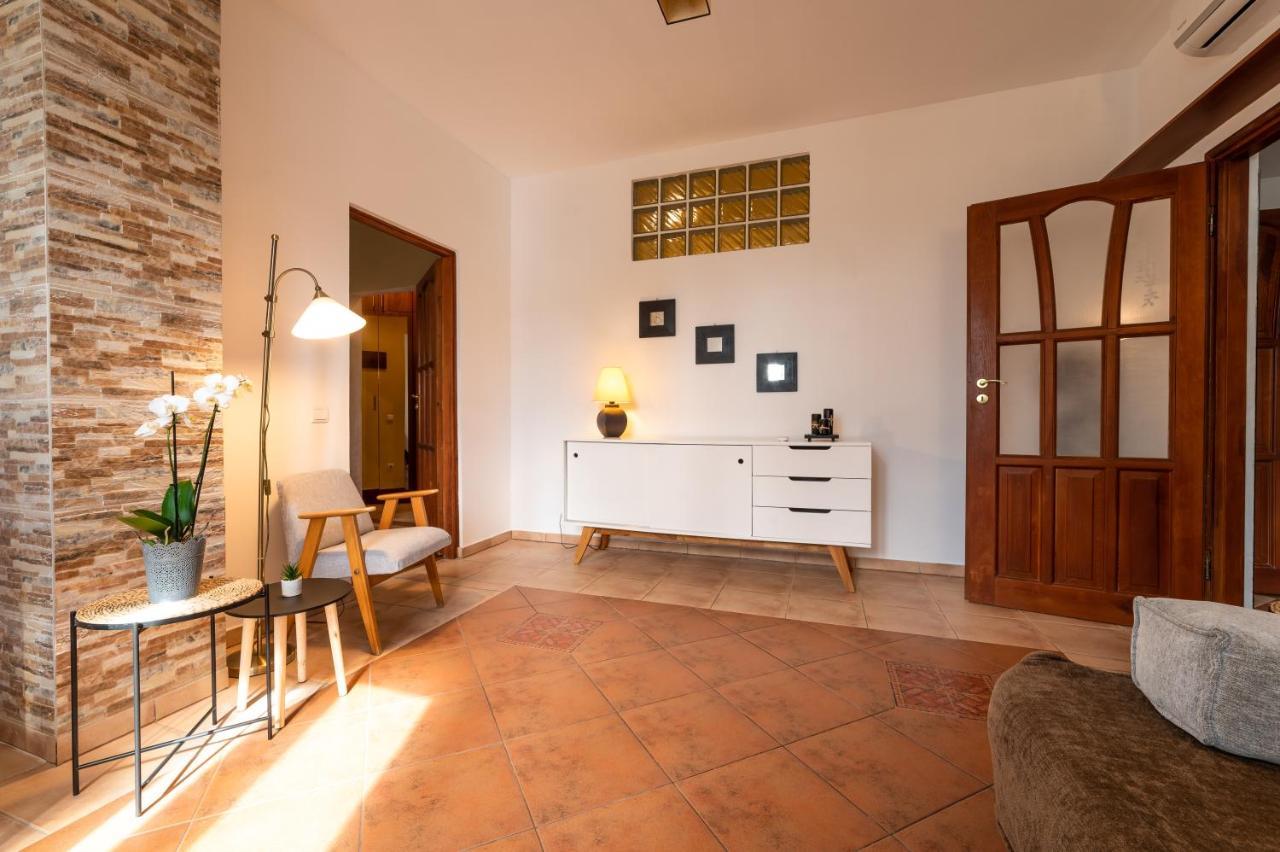 La Lampa Apartments Дебрецен Экстерьер фото