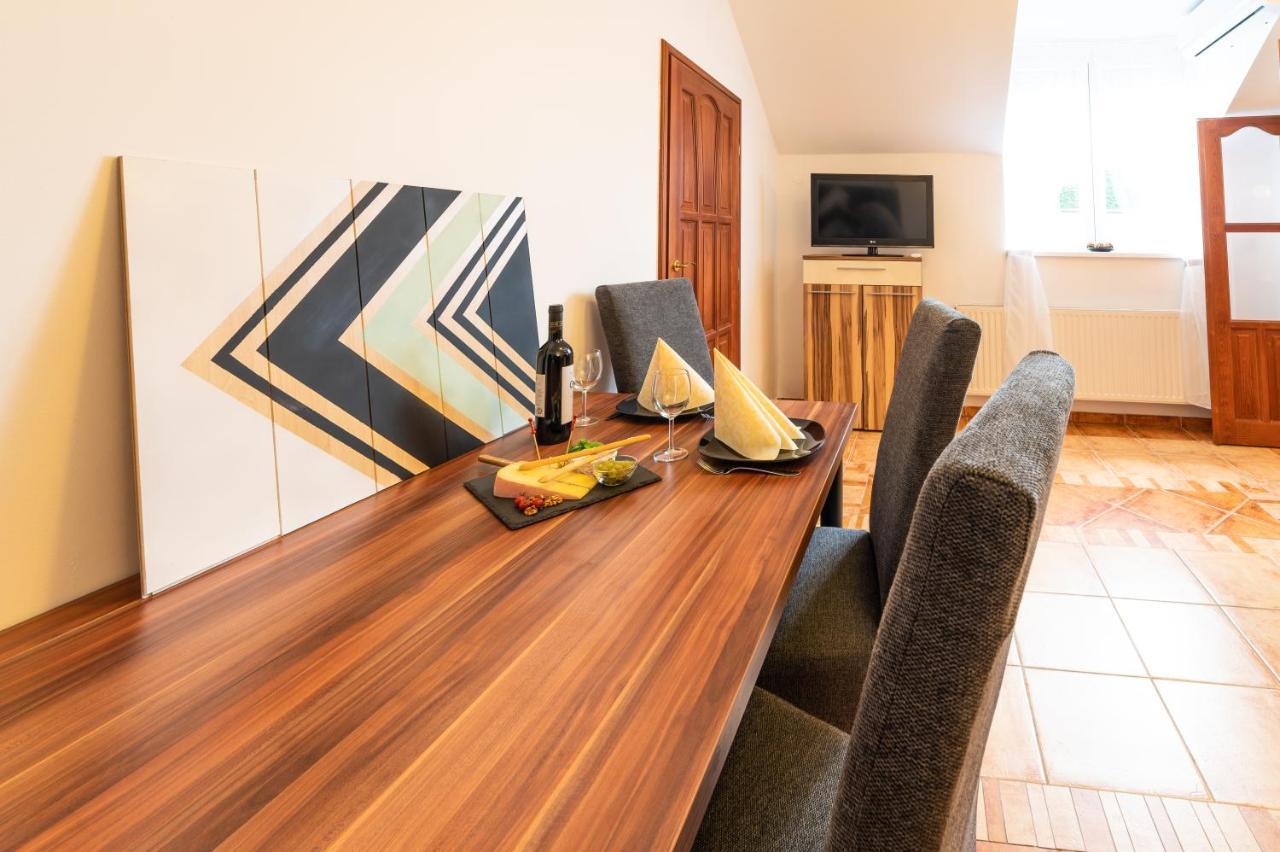 La Lampa Apartments Дебрецен Экстерьер фото
